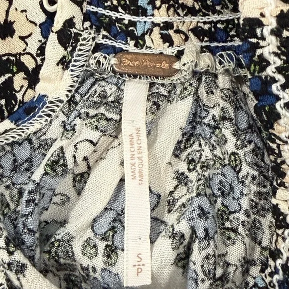 Free People Women’s Blue and White Floral Blouse Size S - Picture 9 of 11